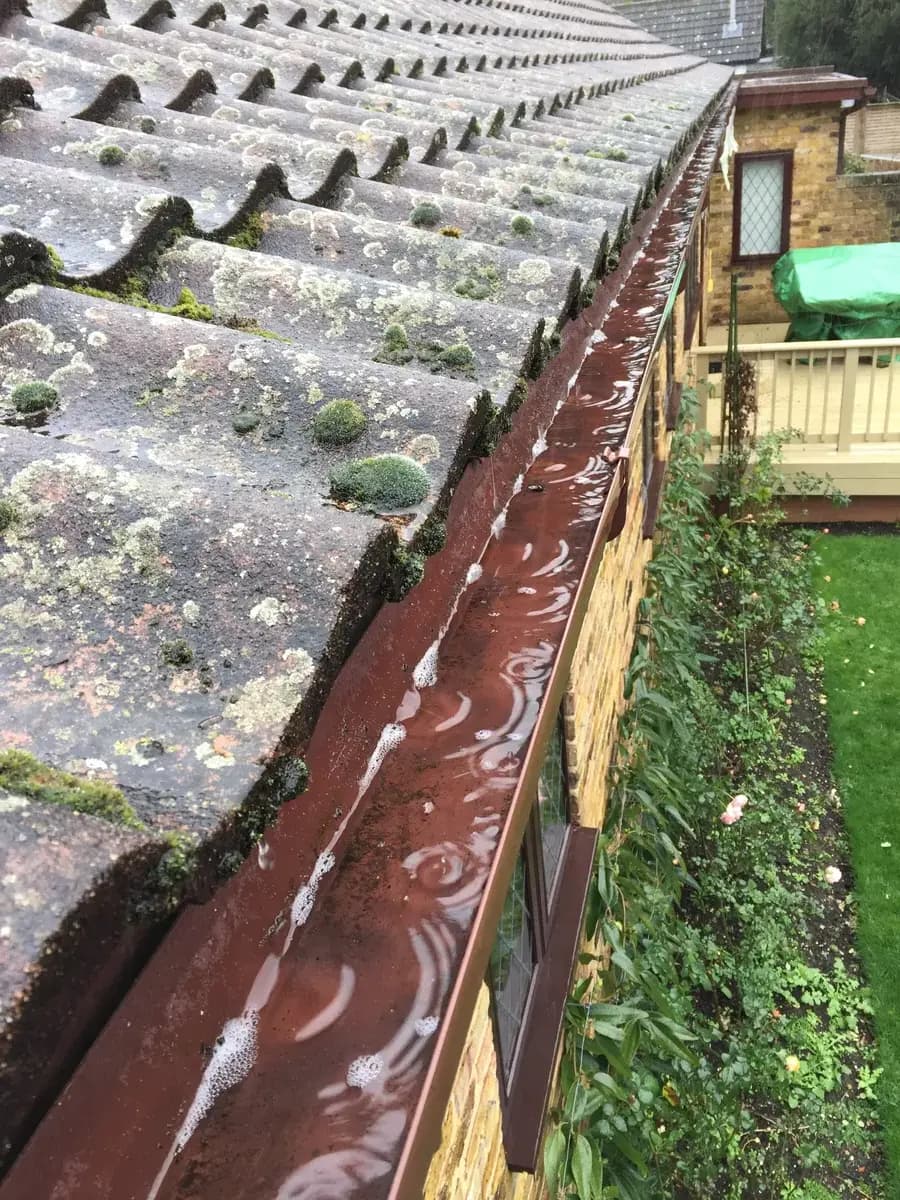 Gutter cleaning and clearing service in Surrey